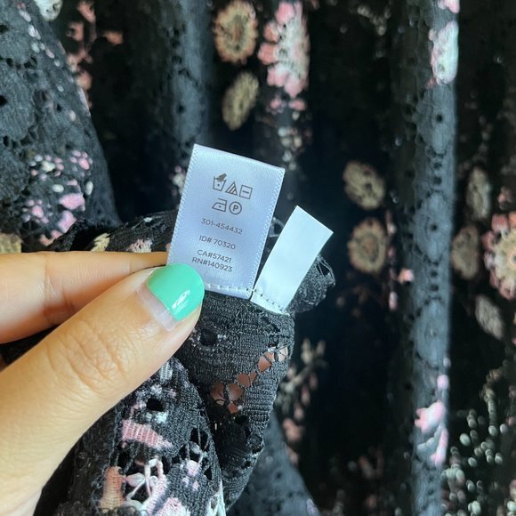 LOFT ANN TAYLOR Eyelet Top 3/4 Sleeve Floral Print Crewneck Womens Size S Blouse - Picture 4 of 5